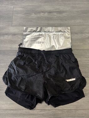 Satisfy rippy shorts